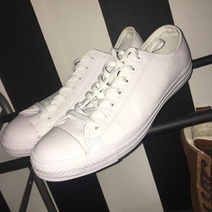 LEATHER CONVERSE (11.5 W OR 9.5 M)
